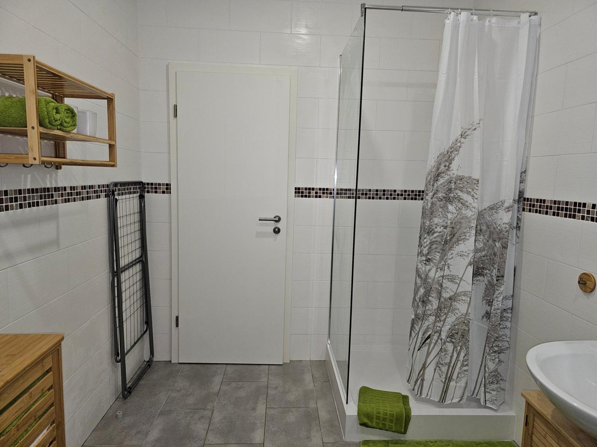 Warburg, Fewo "Sweet Home" 2,5 Zi- Eg-Separater Eingang - Parkplatz - Terasse- Komfortabel,Renoviert Bagian luar foto
