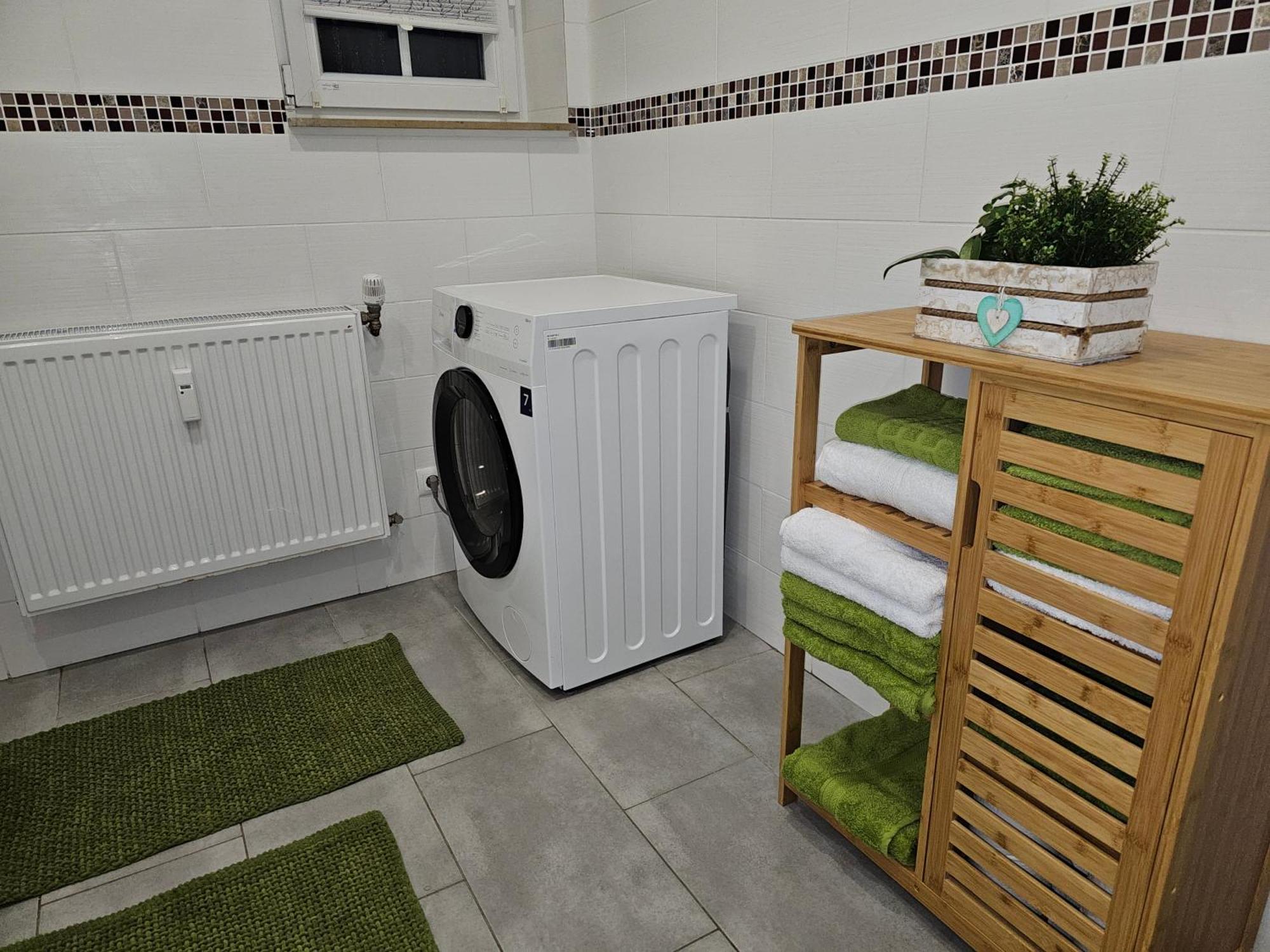Warburg, Fewo "Sweet Home" 2,5 Zi- Eg-Separater Eingang - Parkplatz - Terasse- Komfortabel,Renoviert Bagian luar foto