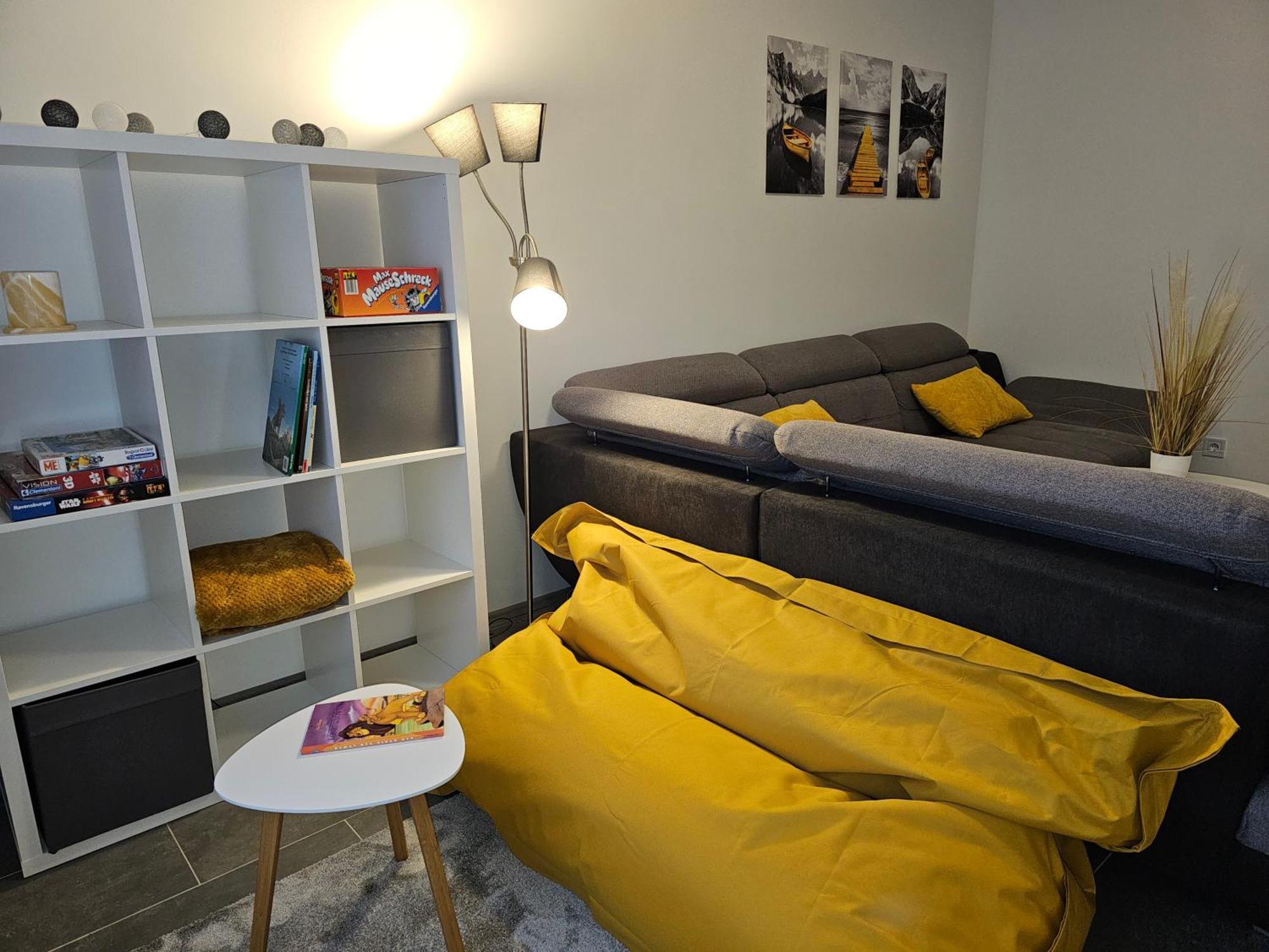 Warburg, Fewo "Sweet Home" 2,5 Zi- Eg-Separater Eingang - Parkplatz - Terasse- Komfortabel,Renoviert Bagian luar foto