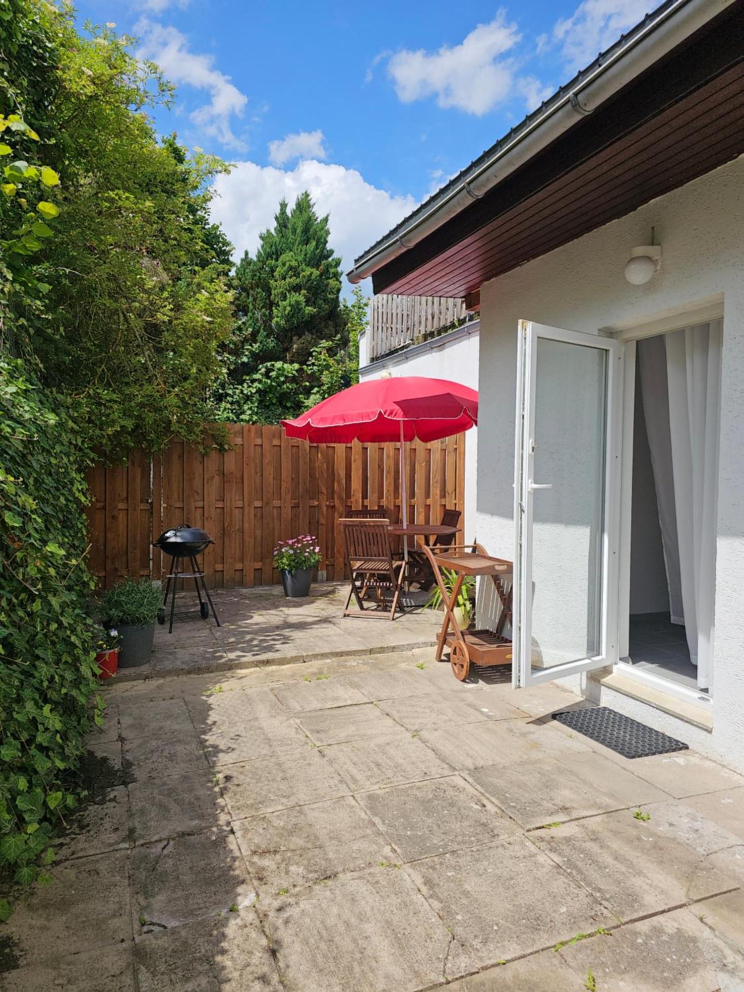 Warburg, Fewo "Sweet Home" 2,5 Zi- Eg-Separater Eingang - Parkplatz - Terasse- Komfortabel,Renoviert Bagian luar foto
