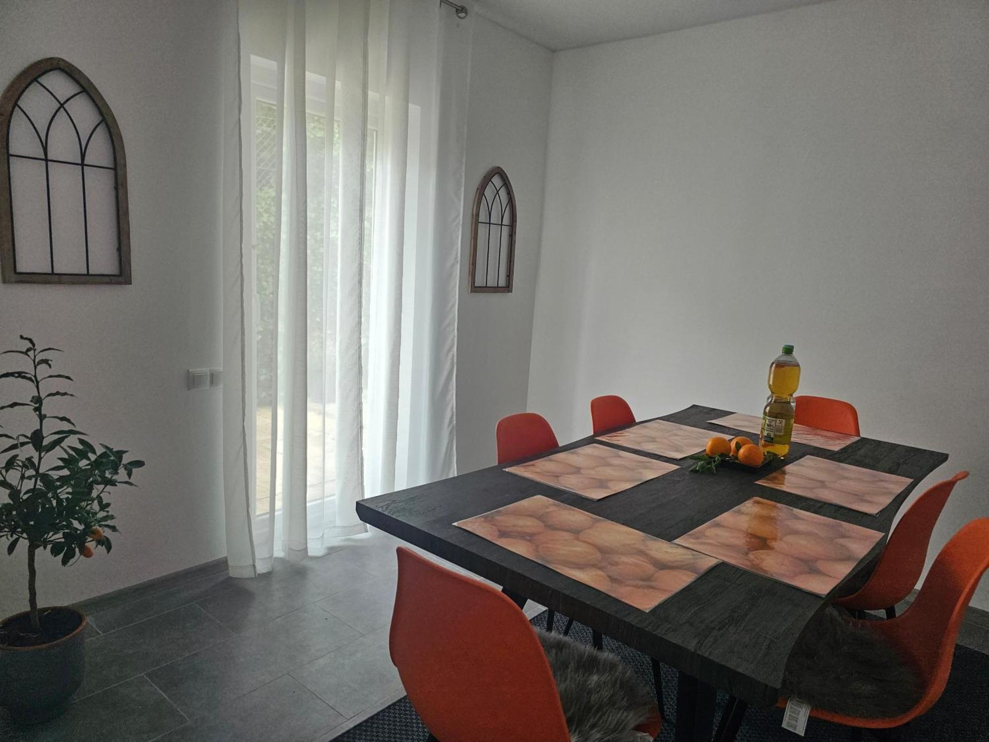 Warburg, Fewo "Sweet Home" 2,5 Zi- Eg-Separater Eingang - Parkplatz - Terasse- Komfortabel,Renoviert Bagian luar foto
